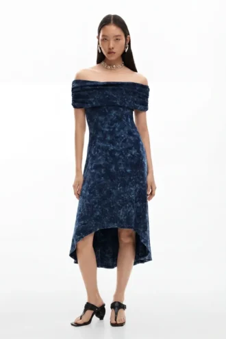 Asymmetrisches Kleid im Tie-Dye-Stil