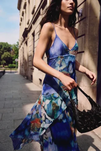 Asymmetrisches Kleid mit Print