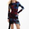 Asymmetrisches Kleid mit Print Asymmetrisches Kleid mit Print