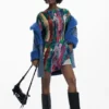 Asymmetrisches Kleid mit Rüschen Asymmetrisches Kleid mit Rüschen