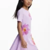 Asymmetrisches kurzes Kleid Asymmetrisches kurzes Kleid