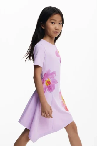 Asymmetrisches kurzes Kleid
