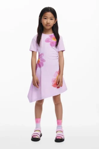 Asymmetrisches kurzes Kleid
