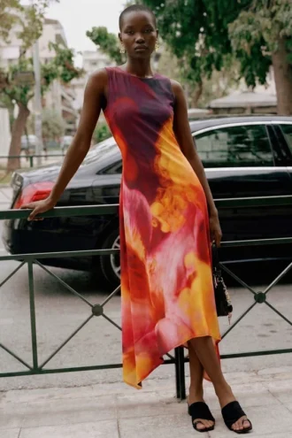 Asymmetrisches, ärmelloses Kleid