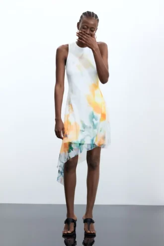 Asymmetrisches, ärmelloses Kleid