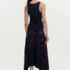Asymmetrisches, ärmelloses Kleid Asymmetrisches, ärmelloses Kleid