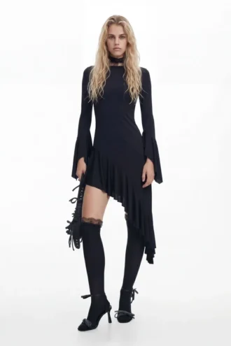 Asymmetrisches schwarzes Kleid von María Escote