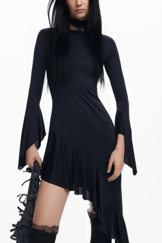 Asymmetrisches schwarzes Kleid von María Escote