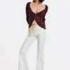Ausgefranste Flare-Jeans Ausgefranste Flare-Jeans