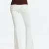 Ausgefranste Flare-Jeans Ausgefranste Flare-Jeans