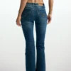 Ausgefranste Flare-Jeans Ausgefranste Flare-Jeans