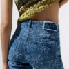 Ausgestellte Jeans-Hose Ausgestellte Jeans-Hose