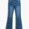 Ausgestellte Jeans-Hose Ausgestellte Jeans-Hose