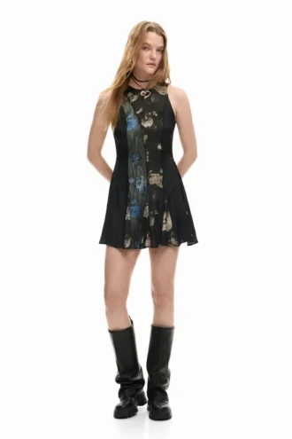 Ausgestelltes Kleid mit Blumenmuster Ausgestelltes Kleid mit Blumenmuster