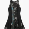 Ausgestelltes Kleid mit Blumenmuster Ausgestelltes Kleid mit Blumenmuster