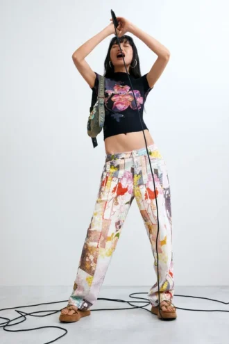 Bedruckte Bluse mit hohem Kragen