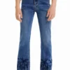 Bestickte lange Flare-Jeans Bestickte lange Flare-Jeans