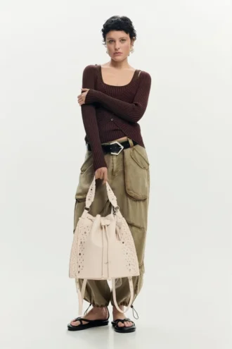 Bestickter Rucksack mit Rüschen
