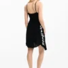 Besticktes, fließendes Trägerkleid Besticktes, fließendes Trägerkleid
