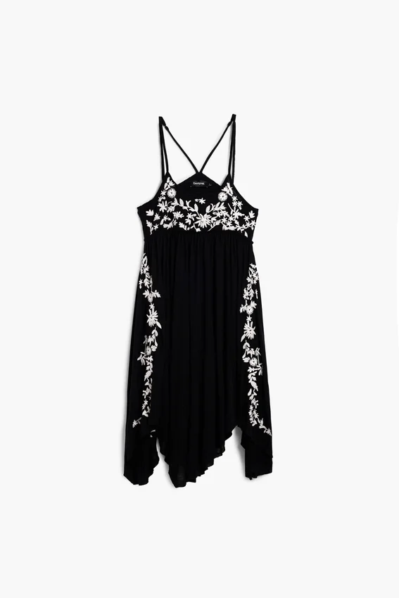 Besticktes, fließendes Trägerkleid Besticktes, fließendes Trägerkleid