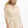 Besticktes Kleid mit Schleife Besticktes Kleid mit Schleife