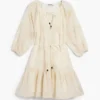 Besticktes Kleid mit Schleife Besticktes Kleid mit Schleife