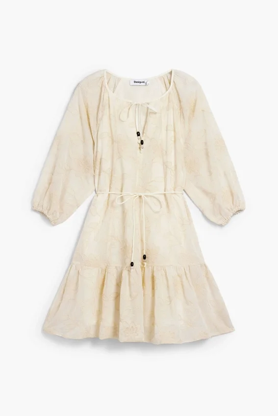 Besticktes Kleid mit Schleife Besticktes Kleid mit Schleife