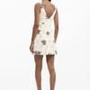 Besticktes Trägerkleid mit Zweigmotiv Besticktes Trägerkleid mit Zweigmotiv