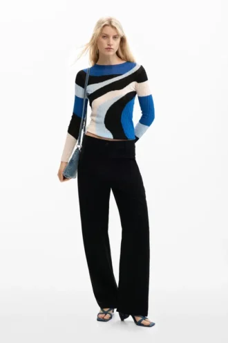 Blauer Strickpullover