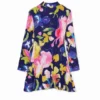 Blumenkleid mit hohem Kragen Blumenkleid mit hohem Kragen