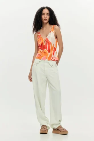 Bluse mit Blütenblatt-Trägern Bluse mit Blütenblatt-Trägern