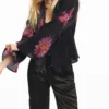 Bluse mit pixelartigem Blumenmuster