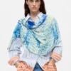 Designer-Schal von Christian Lacroix Designer-Schal von Christian Lacroix