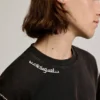 Details zum einfarbigen T-Shirt