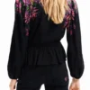 Digital bedruckte Wickelbluse mit Blumenmuster Digital bedruckte Wickelbluse mit Blumenmuster
