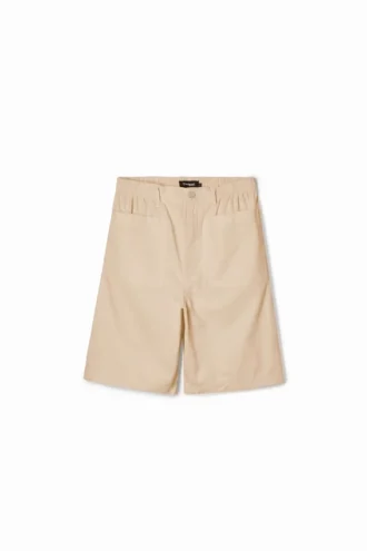 Einfarbige Shorts mit Taschen