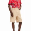Einfarbige Shorts mit Taschen