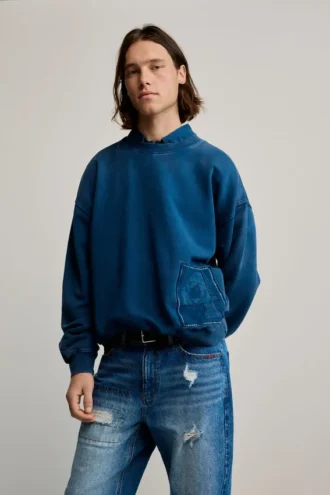 Einfarbiges Sweatshirt mit Logo