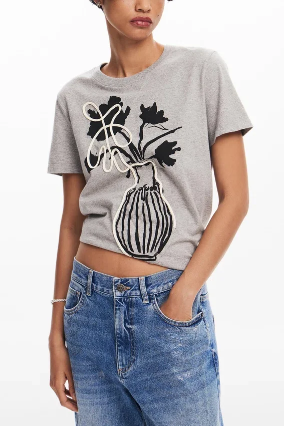 Einfarbiges T-Shirt mit Vasenprint Einfarbiges T-Shirt mit Vasenprint