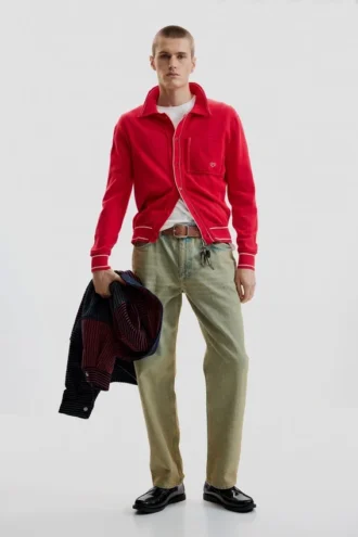 Feiner Pullover mit Knöpfen
