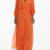 Fließendes langes Kleid