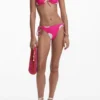 Fuchsiafarbene Bikini-Unterteile Fuchsiafarbene Bikini-Unterteile