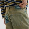 Gefärbte Jeans-Hose Gefärbte Jeans-Hose