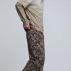 Gerade geschnittene Hose mit Struktur Gerade geschnittene Hose mit Struktur