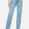 Gerade geschnittene Jeans mit Blumenmuster Gerade geschnittene Jeans mit Blumenmuster