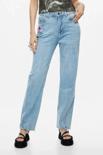 Gerade geschnittene Jeans mit Blumenmuster Gerade geschnittene Jeans mit Blumenmuster