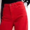 Gerade geschnittene, verkürzte Jeans