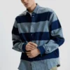 Gestreiftes Jeans-Hemd Gestreiftes Jeans-Hemd