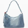 Große Denim-Charms-Tasche