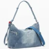 Große Denim-Charms-Tasche